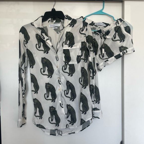 Desmond & Dempsey Sansindo Tiger Print Signature Pajama Set London - Picture 3 of 5